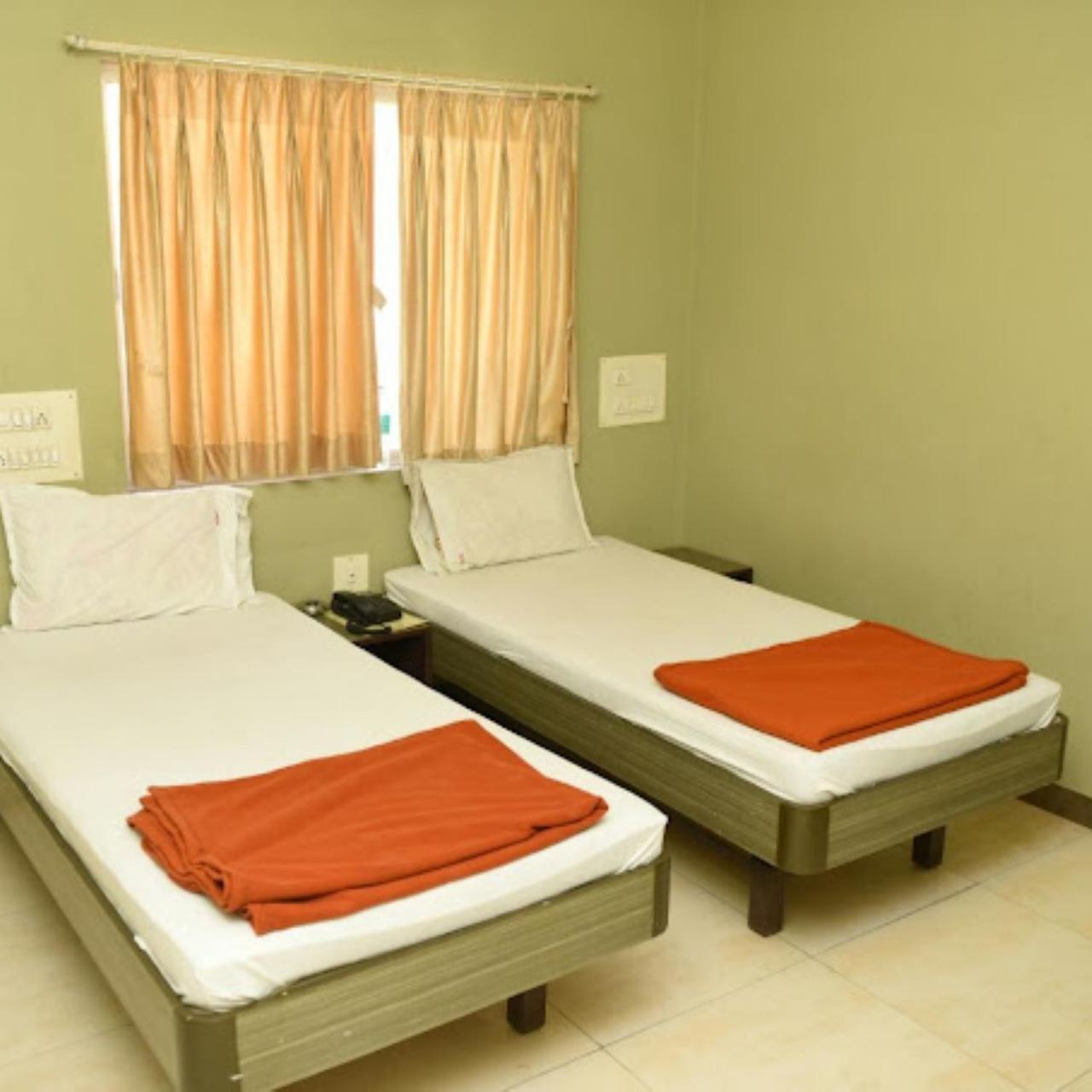 Hotel Anjali Palace ภุช ภายนอก รูปภาพ