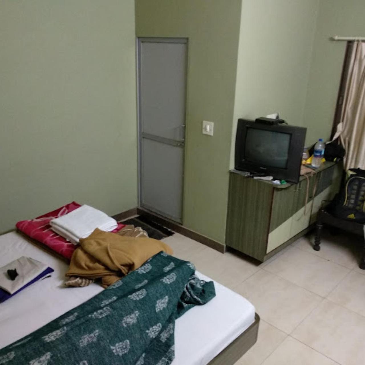 Hotel Anjali Palace ภุช ภายนอก รูปภาพ