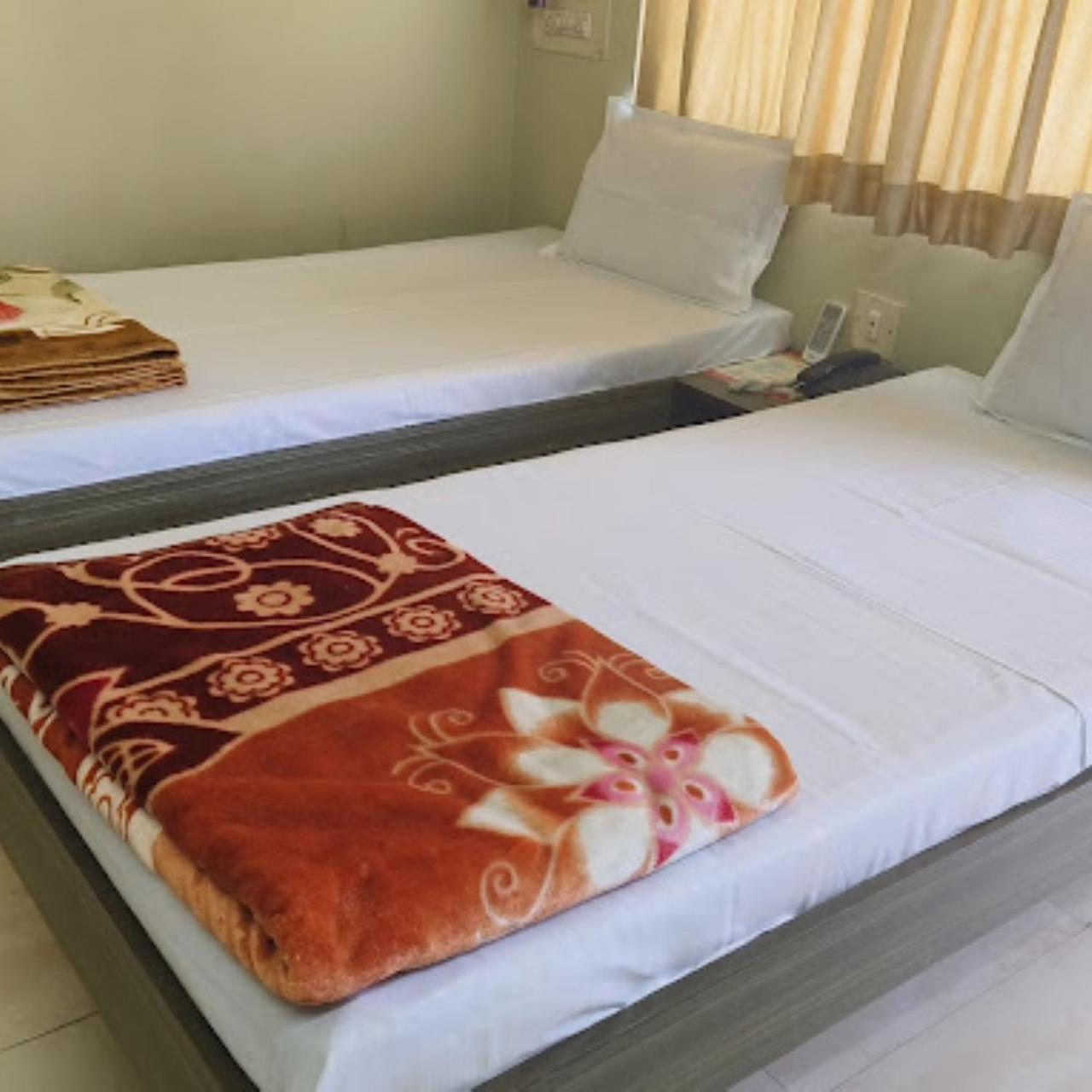 Hotel Anjali Palace ภุช ภายนอก รูปภาพ